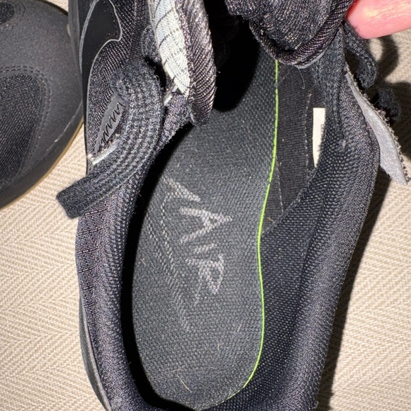 Black Nike Air - Picture 10 of 10